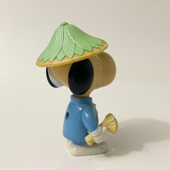 Vintage Snoopy World Tour Taiwan Figure Toy - Picture 3 of 10
